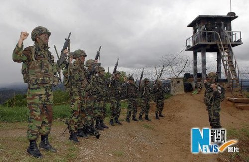 韓國軍隊(duì)在韓朝邊界舉行軍演(組圖)