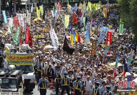 資料圖：當?shù)貢r間7月16日，日本東京爆發(fā)“再見核電站”大集會,。據(jù)主辦方透露,，約有17萬人參加了此次活動。集會者呼吁關(guān)閉日本所有核電站,，實現(xiàn)“無核化”,。