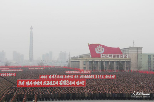 2013年2月14日,，朝鮮在首都平壤的金日成廣場舉行了超過10萬人參加的平壤市軍民聯(lián)歡大會,，慶祝第三次地下核試驗成功,。攝影：人民網(wǎng)記者 王莉