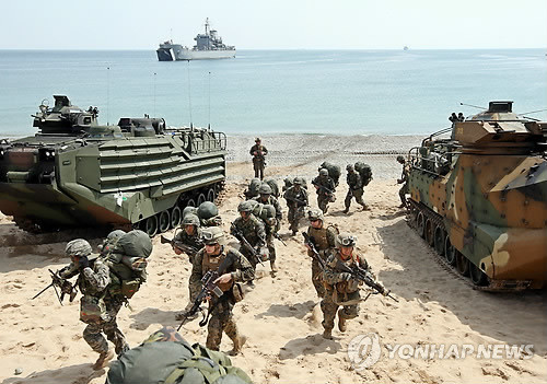 韓美海軍陸戰(zhàn)隊進行聯(lián)合演習韓軍履行司令職責