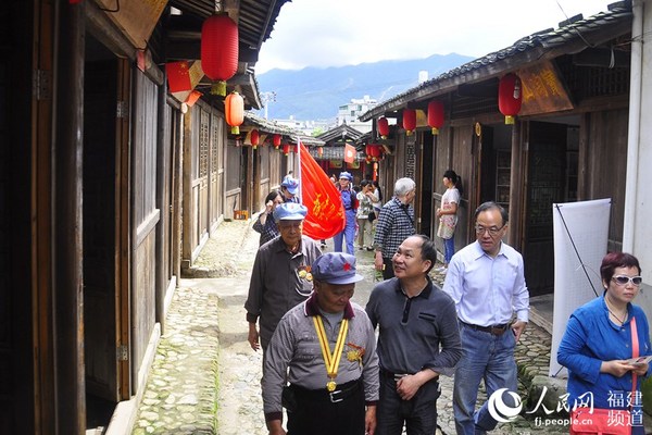 長(zhǎng)汀縣鐘屋村紅軍街保存完好,，成了紅色旅游的熱點(diǎn),。 吳隆重 攝