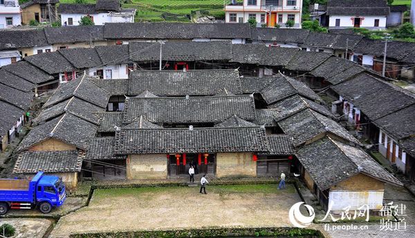 松毛嶺戰(zhàn)斗紅軍戰(zhàn)地醫(yī)院舊址——鐘屋村超坊鐘氏牛角屋,。 吳隆重 攝