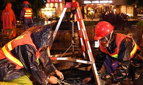 昨夜強(qiáng)降雨突襲福州　城區(qū)個(gè)別積水路段快速排水