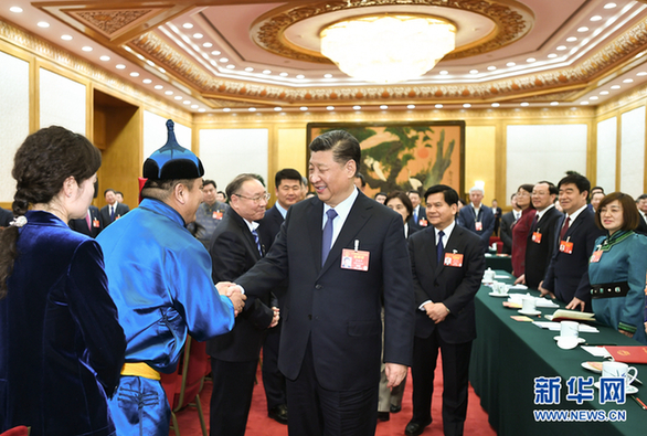 3月5日，中共中央總書記,、國(guó)家主席,、中央軍委主席習(xí)近平參加十三屆全國(guó)人大二次會(huì)議內(nèi)蒙古代表團(tuán)的審議。 新華社記者 謝環(huán)馳 攝