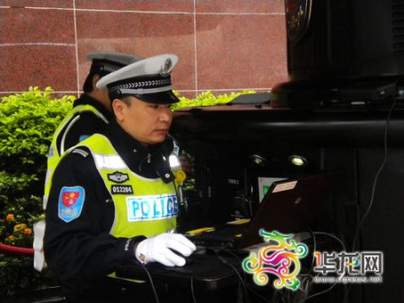 交巡警救暈倒婦女后悄然離開家屬苦尋稱人應感恩