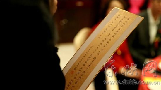 90后女孩小楷寫喜慶段子為婚禮助興　已習(xí)字20年